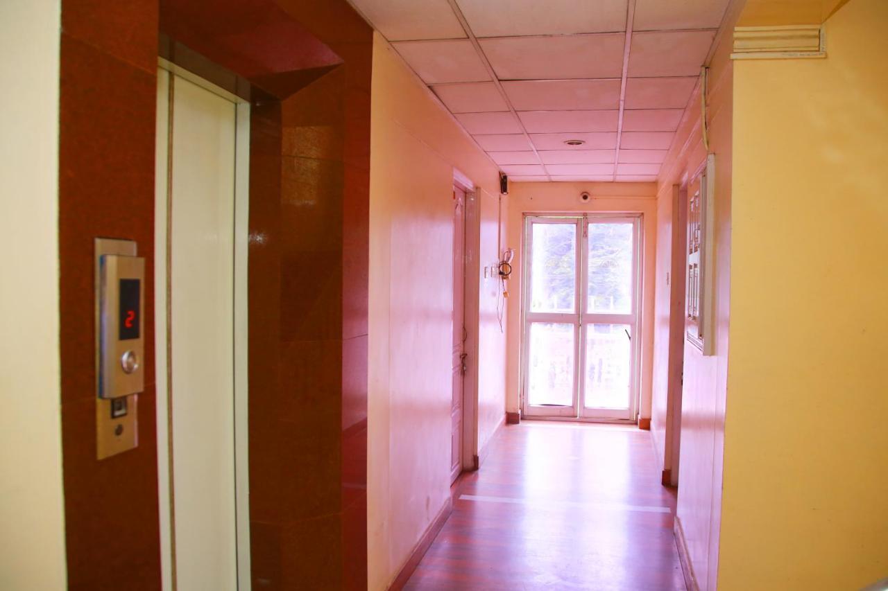 V Bee Plaza Hotel Thiruvananthapuram Exterior foto